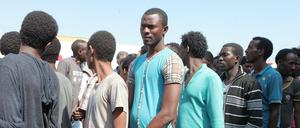 Sie haben es geschafft: Flüchtlinge aus Nordafrika im süditalienischen Salerno vor einer Woche.