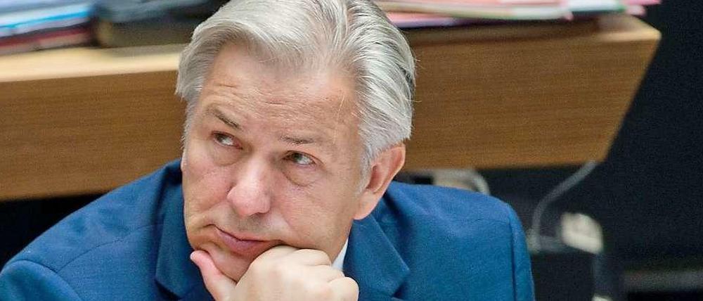 Klaus Wowereit, nachdenklich. 