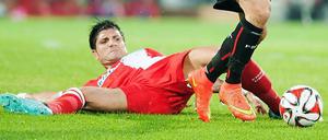 Hinten hui, vorne... Unions Mannschaft um Baris Özbek (unten) mangelt es an Ideen.