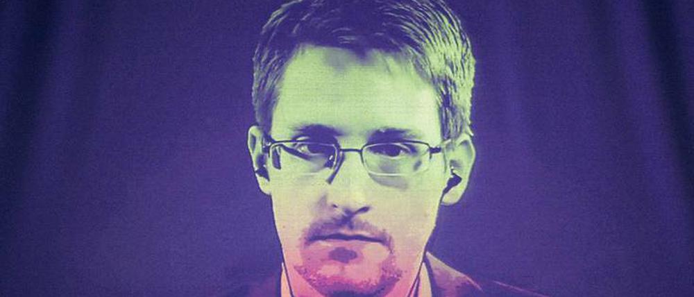 Phantom-Bild. Edward Snowden während einer Videokonferenz in Straßburg am 24. Juni 2014.