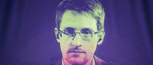 Phantom-Bild. Edward Snowden während einer Videokonferenz in Straßburg am 24. Juni 2014.