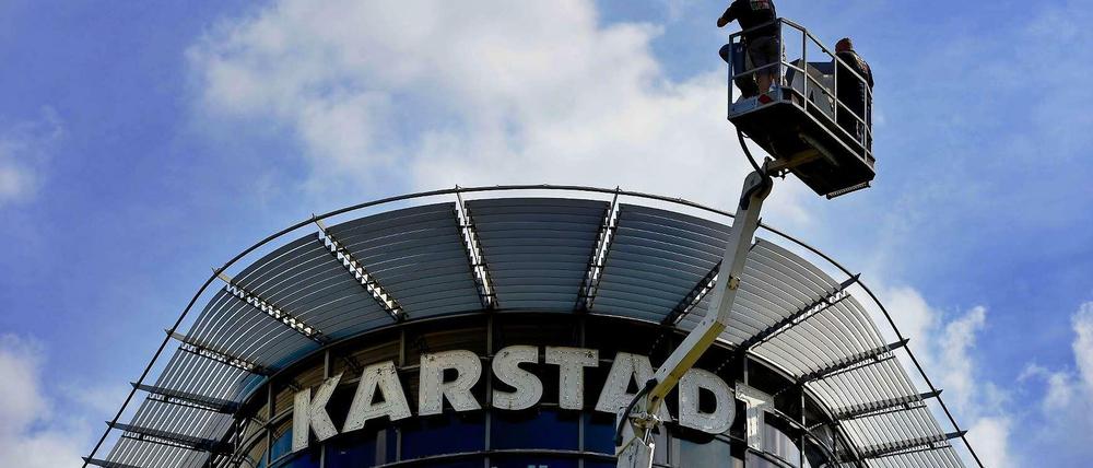 Der Karstadt-Konzern ist seit Jahren eine Baustelle. Die Warenhäuser - hier eine Filiale in Hannover - laufen nicht.