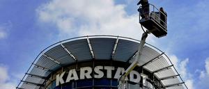 Der Karstadt-Konzern ist seit Jahren eine Baustelle. Die Warenhäuser - hier eine Filiale in Hannover - laufen nicht.
