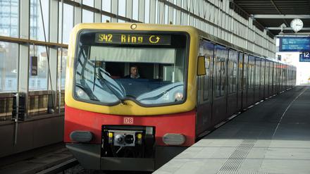 (Ringbahn S42) - Bei den Berlinern beliebt, im RBB weniger. Die Ringbahn wurde für eine Ranking-Show abgewertet.