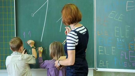 Eins und eins zusammengezählt? Der Start des des Landesschulamtes in Brandenburg, das für tausende Lehrer zuständig ist, wird zum Problem.