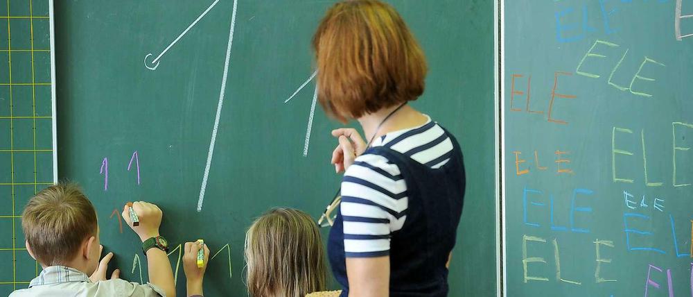 Eins und eins zusammengezählt? Der Start des des Landesschulamtes in Brandenburg, das für tausende Lehrer zuständig ist, wird zum Problem.