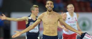 Unverständnis: Der Freude über den EM-Gewinn folgte schnell der Schock - für den Zieleinlauf mit nacktem Oberkörper wurde Mahiedine Mekhissi-Benabbad disqualifiziert.