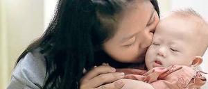 Was wird aus ihm? Leihmutter Pattaramon Chanbua äußert sich ebenso wie die leiblichen Eltern nicht klar, ob sie Gammy behalten oder abgeben will. 