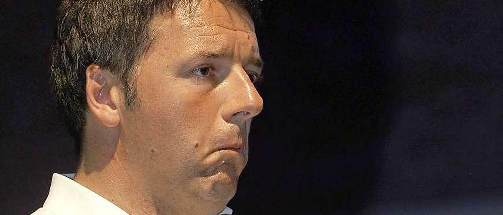Man glaubt es kaum, aber manchmal ist selbst er ratlos, Matteo Renzi.