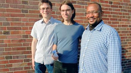 Bürgersinn. Rund 40 Gruppen und Vereine haben sich in Wedding und Moabit zur Bürgerplattform zusammengeschlossen. Auch Jens Wesendrup, Matthias Hofmann, Sonny Akpan (v. l.) sind dabei. Aus der geplanten Schule wird aber vorerst nichts. 