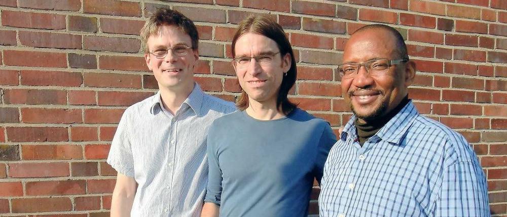 Bürgersinn. Rund 40 Gruppen und Vereine haben sich in Wedding und Moabit zur Bürgerplattform zusammengeschlossen. Auch Jens Wesendrup, Matthias Hofmann, Sonny Akpan (v. l.) sind dabei. Aus der geplanten Schule wird aber vorerst nichts. 