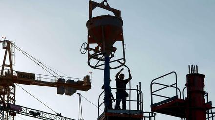 Gut Wetter. Zu Jahresanfang konnte die Bauwirtschaft wegen des milden Wetters mehr arbeiten als üblich - im zweiten Quartal hielt sie sich dafür zurück. 