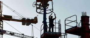 Gut Wetter. Zu Jahresanfang konnte die Bauwirtschaft wegen des milden Wetters mehr arbeiten als üblich - im zweiten Quartal hielt sie sich dafür zurück. 