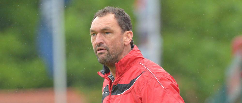 Claus-Dieter Wollitz ist nach Stationen in Cottbus und Osnabrück nun Trainer beim Regionalligisten Viktoria Köln.