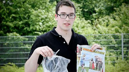 2900 Tonnen Folie sind für „Einkauf aktuell“ nötig, moniert Fabian Lehner. 