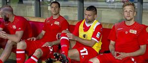 Vom Kapitän zum Bankdrücker. Mattuschka beim Spiel gegen Düsseldorf.