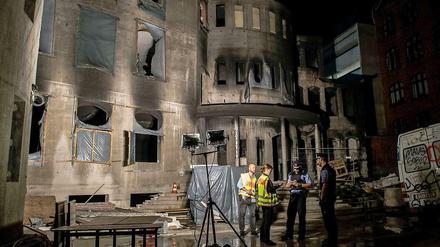 Die Mevlana-Moschee in Kreuzberg in der Nacht zum Dienstag.