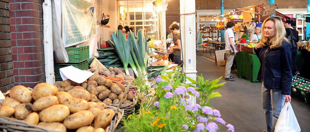 Regionaler Anbau, saisonales Obst und Gemüse: In der Eisenbahnmarkthalle legen die Händler auf Qualität wert.
