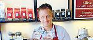 Jörg Kernchen verkauft Nüsse.