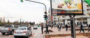 Die Berliner Wall AG stellt ihre Schautafeln auch in der Türkei auf - zum Beispiel in der Provinzhauptstadt Konya.