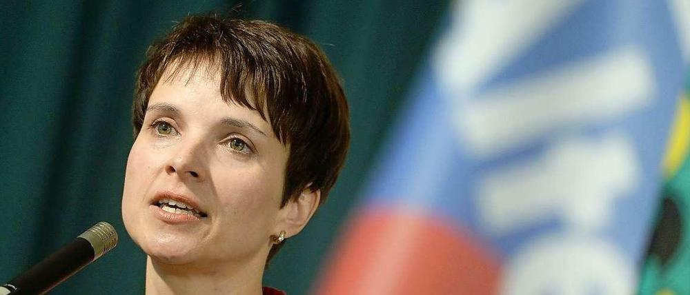 Frauke Petry will die AfD in Sachsen voranbringen. Ob ihr die Goldeskapaden ihrer Bundespartei im Wahlkampf nutzen werden?