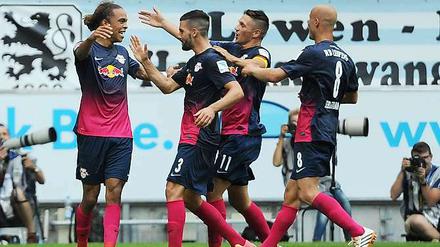 Jubel aus der Dose. RB Leipzig fährt den ersten Dreier in Liga zwei ein.