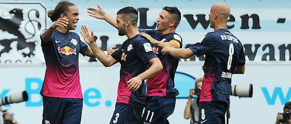 Jubel aus der Dose. RB Leipzig fährt den ersten Dreier in Liga zwei ein.