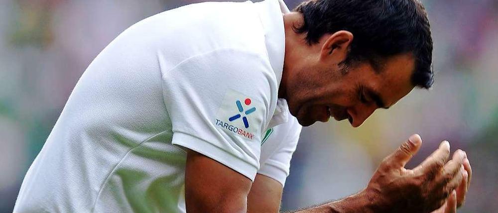 Der Blick geht nach unten: Werders Trainer Robin Dutt muss sich wohl wieder auf den Abstiegskampf einstellen.