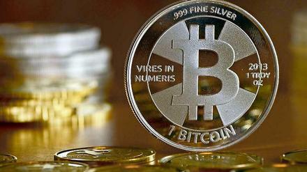 Bitcoin-Münzen, fotografiert in Berlin beim Münzhandel.
