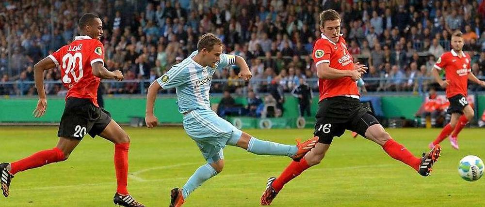 Erster Favoritensturz: Der FSV Mainz 05 verliert trotz 2:0-Führung beim Drittligisten aus Chemnitz.