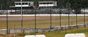 Der Ort des schrecklichen Geschehens: Der Canandaigua Motorsports Park in Canandaigua, New York. NASCAR-Champion Tony Stewart überfuhr und tötete hier den Nachwuchsfahrer Kevin Ward Jr., der nach einer Kollision mit ihm aus seinem Auto gestiegen und auf die Strecke gelaufen war.