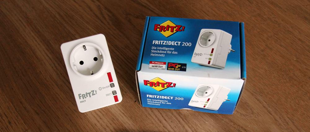 Smart, das Büchschen. Die klugen Steckdosen des Berliner Router-Spezialisten AVM können über eine Fritzbox ein- und ausgeschaltet werden und die Zeiten auch programmiert werden. Außerdem kann der Stromverbrauch eines Geräts abgelesen und aufs Jahr hochgerechnet werden. Da erschreckt so mancher über Stromfressende Endgeräte.