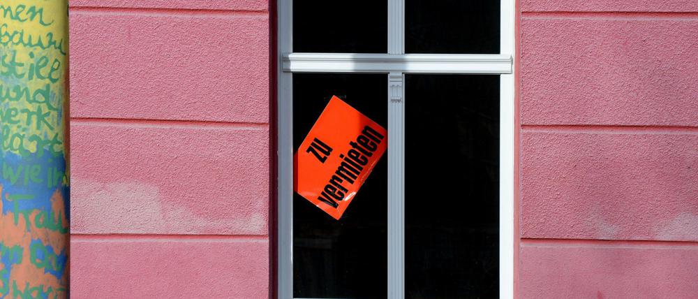 In einem Wohnhaus in Berlin wird eine Wohnung frei.