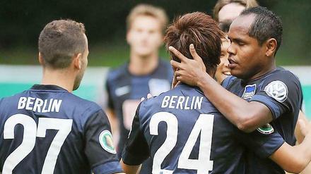 Prüfung bestanden: Die Torschützen Roy Beerens, Genki Haraguchi und Ronny ziehen mit Hertha BSC in die nächste Pokal-Runde ein. 