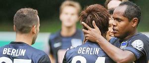 Prüfung bestanden: Die Torschützen Roy Beerens, Genki Haraguchi und Ronny ziehen mit Hertha BSC in die nächste Pokal-Runde ein. 