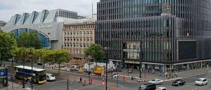 Karstadt am Ku'damm (links) soll Teil eines Centers werden. Die Investoren wollen das Nachbarhaus mit Telekomshop und „Orsay“ erwerben – und womöglich das Ku'damm-Eck (r.) mit C&amp;A.