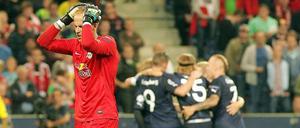 Salzburgs Keeper Peter Gulacsi rauft sich die Haare. Es kann noch einmal eng werden gegen Malmö.