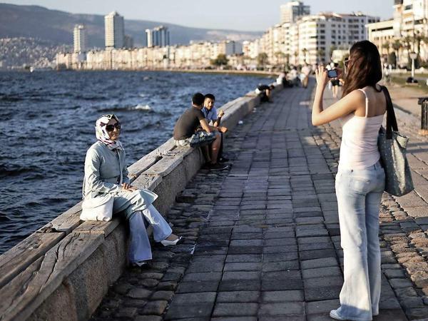 An der Hafenpromenade von Izmir.