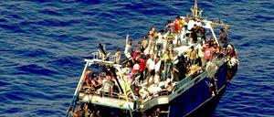 Seit Beginn der Operation "Mare Nostrum" im vergangenen Oktober wurden mehr als 70.000 Flüchtlinge im Mittelmeer aufgegriffen.