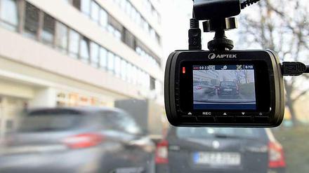 Welcher Depp fährt da vor mir so langsam? Dashcams zeichnen alles auf.