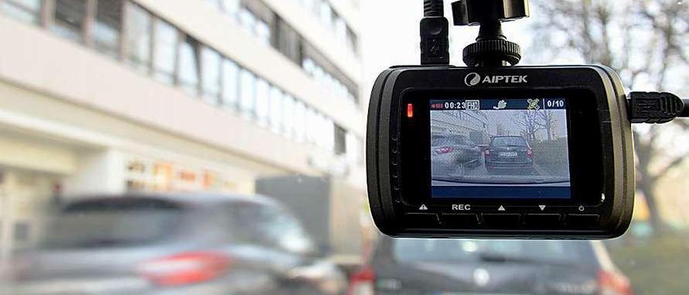 Welcher Depp fährt da vor mir so langsam? Dashcams zeichnen alles auf.
