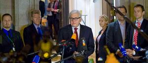 Außenminister Steinmeier berichtet nach dem Krisentreffen in Berlin von kleinen Fortschritten auf der Suche nach einer Waffenruhe in der Ukraine.