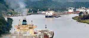 Der Panama-Kanal bei der Pedro Miguel-Schleuse in Panama-Stadt.