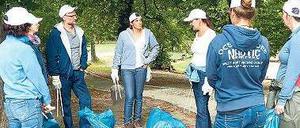 Engel im Einsatz. Eine Aktion mit Google- Mitarbeitern im Tiergarten.