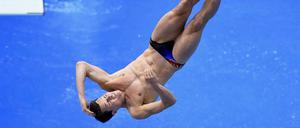 Berlins bester Schrauber. Patrick Hausding dreht sich zum Sieg vom Einmeterbrett.