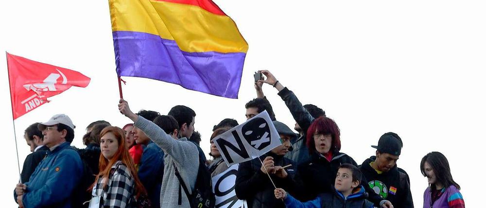 Die Wut über den Sparkurs, den EU-Krisenstaaten wie Spanien fahren müssen, treibt immer wieder zehntausende Jugendliche auf die Straße. Viele von ihnen haben keine Arbeit.