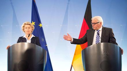 Verteidigungsministerin Ursula von der Leyen und Außenminister Frank-Walter Steinmeier auf einer gemeinsamen Pressekonferenz.