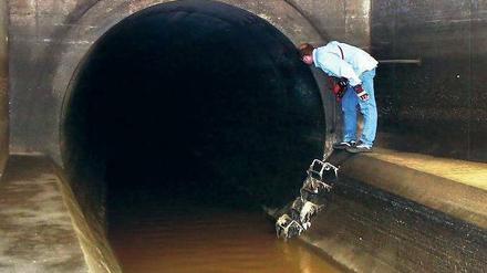 Üble Brühe. Abwasser kann Betonröhren im Lauf der Zeit zerstören. 