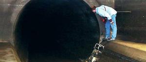 Üble Brühe. Abwasser kann Betonröhren im Lauf der Zeit zerstören.