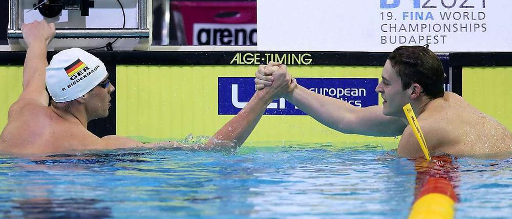 Auch wenn's schwer fällt. Paul Biedermann (l.) gratuliert Velimir Stjepanovic zum Sieg.